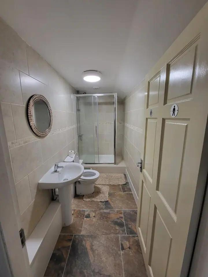 The Dublin Packet - Twin Room 1 Holyhead Exteriér fotografie